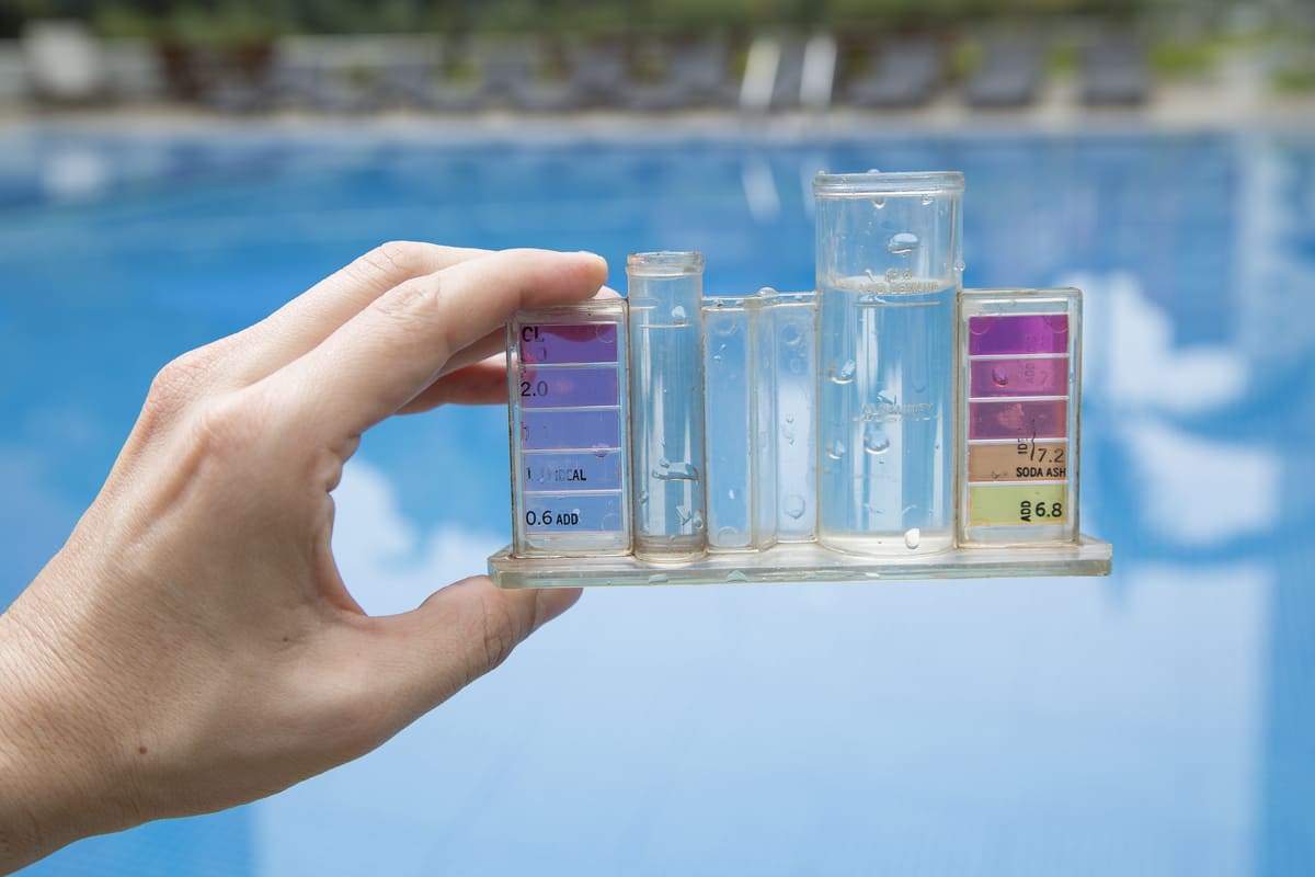 Como baixar o ph da piscina - Família e Casa